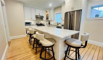 35 Memorial Blvd 1, Newport, RI 02840