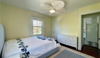 45 Woodlawn Ave 3, Bristol, RI 02809