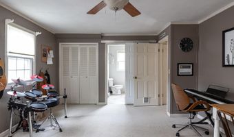 11 MEADOWBROOK Ct, Appleton, WI 54914