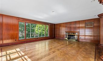 28 S Hill Dr, Cranston, RI 02920