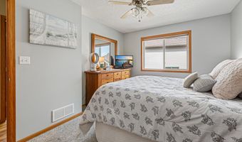 1006 24th Ave NW, Austin, MN 55912