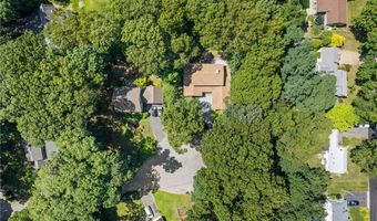 6 North Ln, Barrington, RI 02806