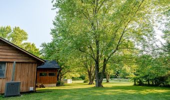 303 N Hudson Ave, Aurora, MO 65605