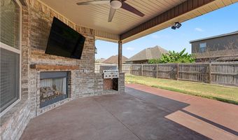 2302 SW Cadwell Ave, Bentonville, AR 72713