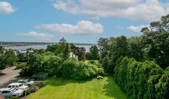 1 Seaview Ave 4, Newport, RI 02840