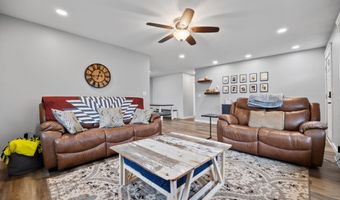 108 12th Ave SW, Altoona, IA 50009