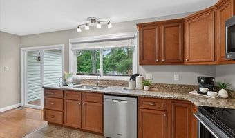 947 Oakfield Dr, Ballwin, MO 63021
