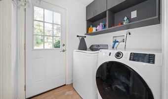 28 STATEN Dr, Hockessin, DE 19707