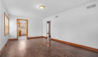 2218 Lee Dr, Akron, OH 44306