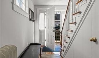 14 Dearborn St, Newport, RI 02840