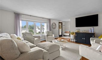 17 Belvedere St, Johnston, RI 02919