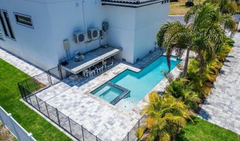 517 Treviso Dr, Apollo Beach, FL 33572