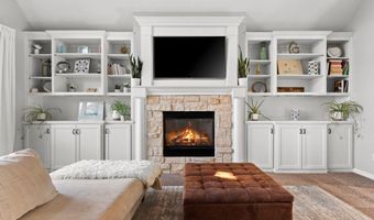 4715 N BROOKSHIRE Dr, Appleton, WI 54913