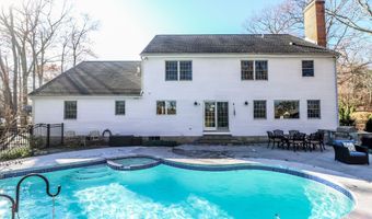 11 Greenknoll Dr, Brookfield, CT 06804