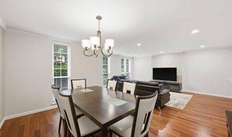 929 Claytonbrook Dr 2, Ballwin, MO 63011