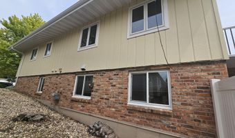 1507 Squire Ln, Aberdeen, SD 57401