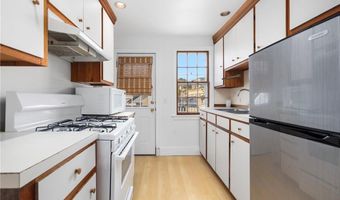 28 John St, Newport, RI 02840