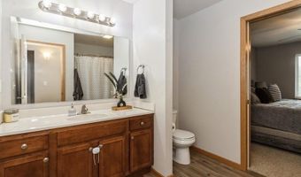 1095 Twilight Dr, North Liberty, IA 52317