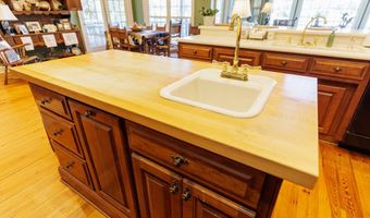 708 Town And Country Dr, Adel, GA 31620