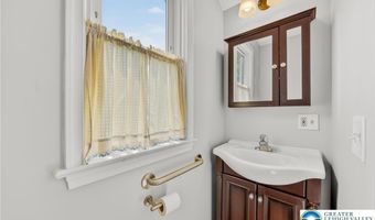 2831 W Columbia St, Allentown, PA 18104