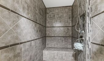 4540 Woodlow Dr, Bel Aire, KS 67220