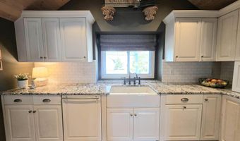206 Edgewater Dr, Algonac, MI 48001