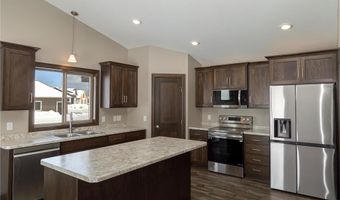 5113 Patriot Ct NE, Alexandria, MN 56308