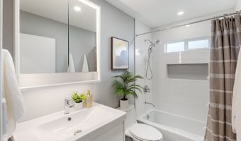 614 Kalolina St A, Kailua, HI 96734