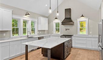 369 Huntinghouse Rd, Glocester, RI 02857