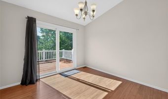 812 Whispering Village Cir, Ballwin, MO 63021