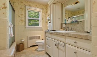 40 Bayview Ave, Amityville, NY 11701