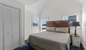 15 Hammersmith Rd #14, Newport, RI 02840