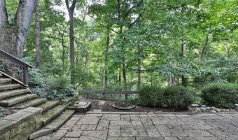 519 E Cooke Rd, Columbus, OH 43214