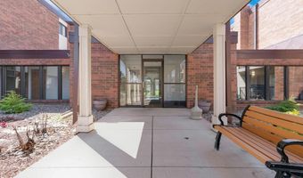 4 Pine Tree Dr 110, Arden Hills, MN 55112