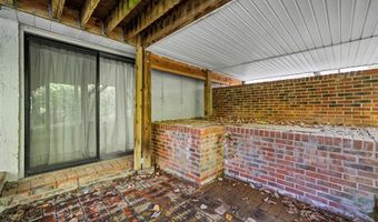 1115 Dutch Mill Dr, Ballwin, MO 63011