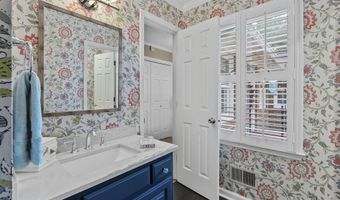 131 Chesnut St, Camden, SC 29020