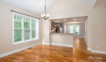 17 Bohemian Ln, Asheville, NC 28805