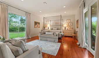 3044 Mcconnell Dr, Baton Rouge, LA 70809