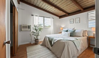 2272 Komo Mai Dr, Pearl City, HI 96782