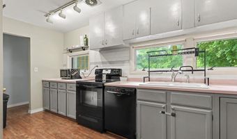 422 W Ctr, Alma, MI 48801