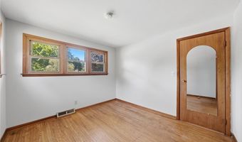 34 Crescent Dr, Akron, NY 14001