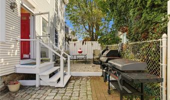 13 Holland St 1, Newport, RI 02840