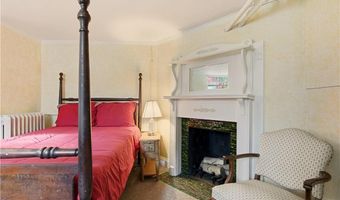 56 Bateman Ave 1, Newport, RI 02840