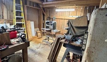 827 Wolf Creek Ln, Appomattox, VA 24522