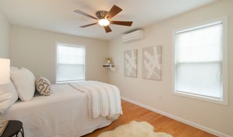 42 Waverly Rd, Branford, CT 06405