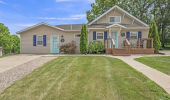 41 Dewey St, Arnolds Park, IA 51331