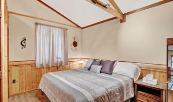 1026 Captain Ave, Aurora, MO 65605