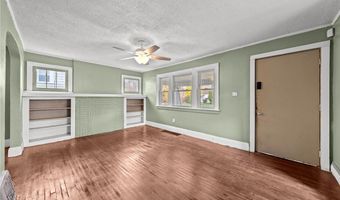 884 Lovers Ln, Akron, OH 44306