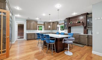 7230 BEVERLY St, Annandale, VA 22003