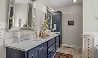 379 Shallowford Dr, Boiling Springs, SC 29316